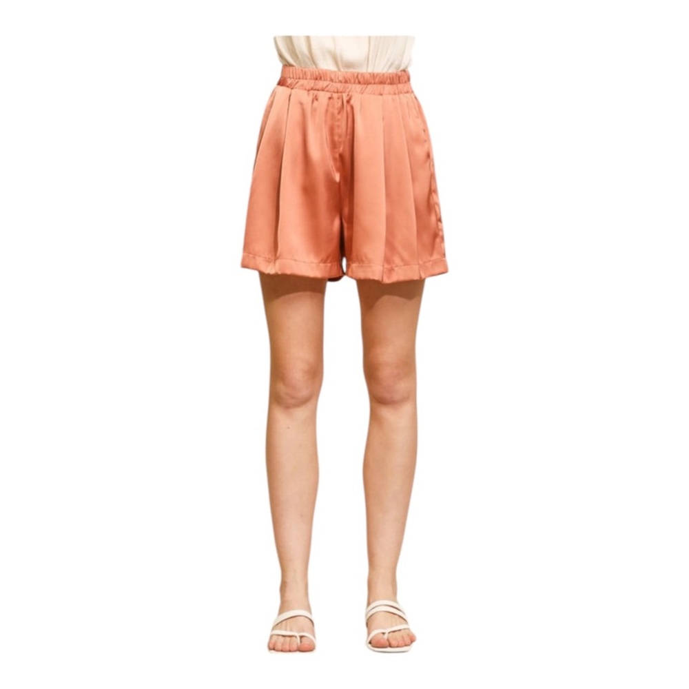 GLOW FLOW WIDE LEG PLEATED HIGH WAIST SHORTS
Peach Blush - Picture 2 of 7